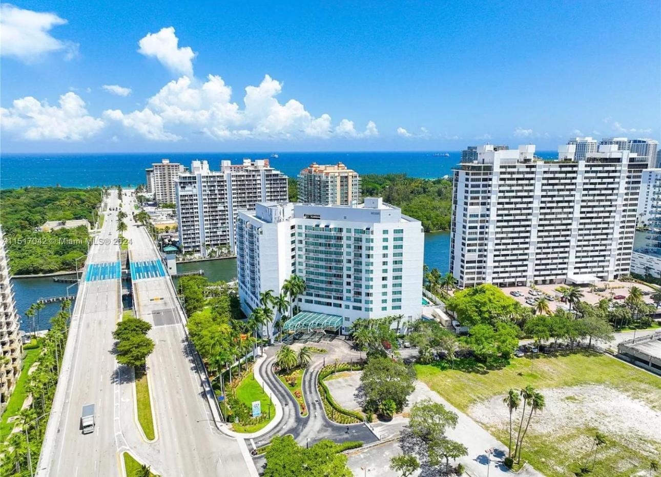 Galleryone Doubletree Hilton Gc Turtle Cove Fort Lauderdale Exterior photo